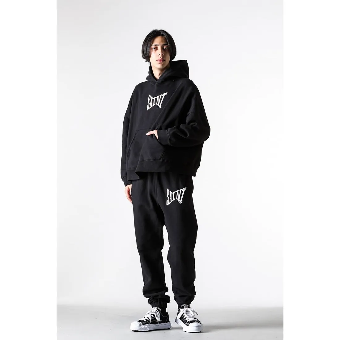 SAINT Mxxxxxx RIBON SAINT Sweat Pants/BLK Basic SAINT LOGO sweatpants Black S-XL God-cut Loose fit Four-needle six-thread boneless sewing Upper body comfortable Original light fleece sweatshirt fabric Original consistent fruit logo/angel logo